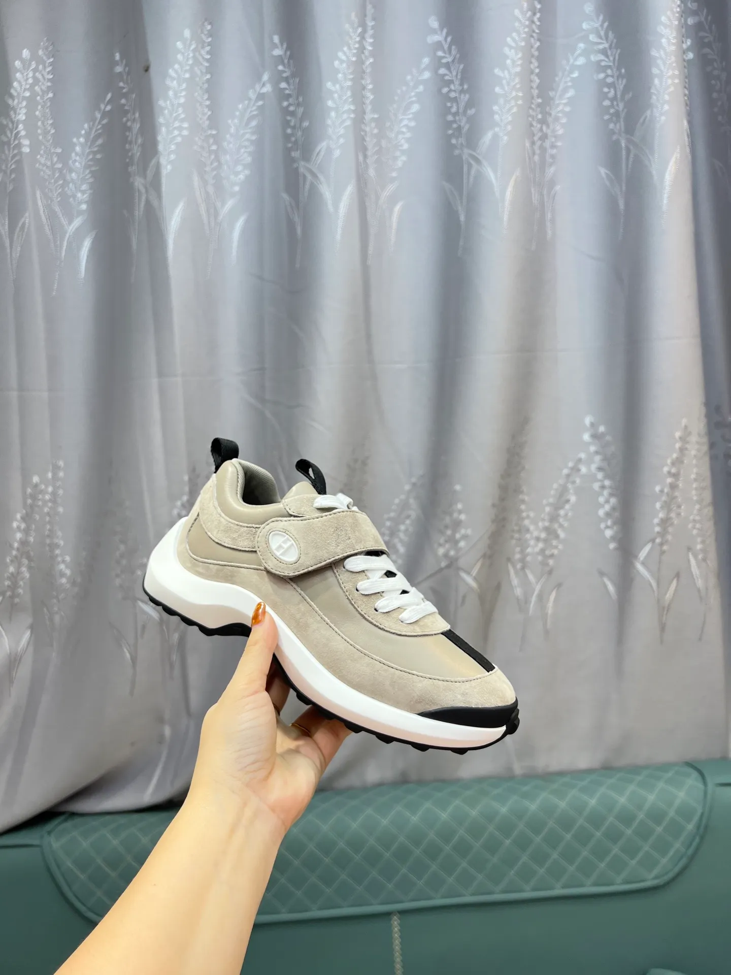Men's shoes 💰600 Actual photos 🎬 [Hermès] Couple style, official website synchronization Counter quality French Paris catwalk style Simple and classic Imported original fabric Original 1:1 outsole! The highest version on the market! Size: Female 35-41. Male 39-45 (female 41, male 45 customized)